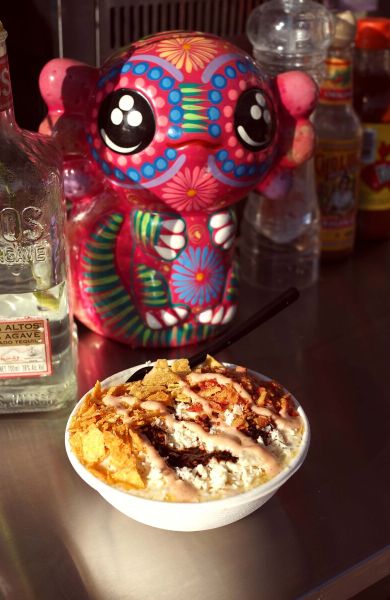 In ihrem winzigen Foodtruck namens AXOE…