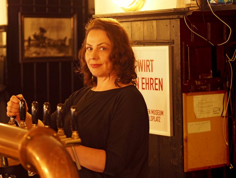 Beisl. Bühne. Beieinander.