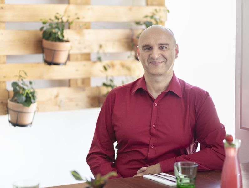 Schnitzelland in veganer Hand