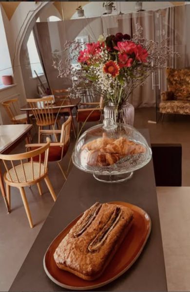 Das CAFE PRISEMUT versteckt sich in ein…