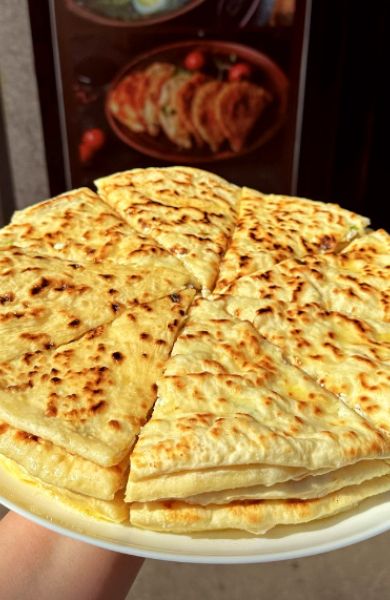 In winzigen ANZOS FOOD in der Märzstraß…